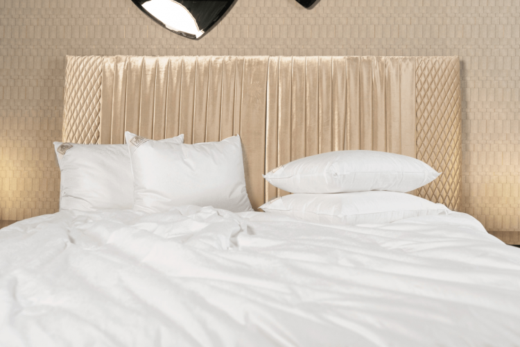 Подушка из натурального шелка GERMAN GRASS 65111 PAISLEY SILK GRASS 50х68 мягкая