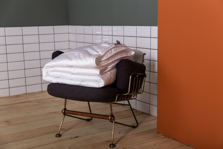 Одеяло стеганое GERMAN GRASS PREMIUM FAMILIE NON-ALERGENIC 200х220 легкое