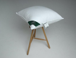 Подушка из силиконизированного волокна ANNA FLAUM AKTIV KOLLEKTION 70х70 средняя