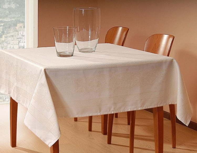Скатерть из жаккарда TANGO VERONA 9040-07 150х240