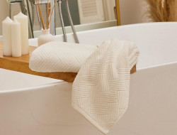 Полотенце махровое TAC VENTURA WHITE белое 70х140